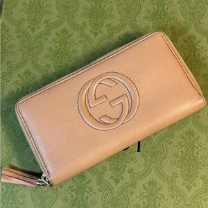 Beautiful Gucci Beige SoHo Zip Wallet